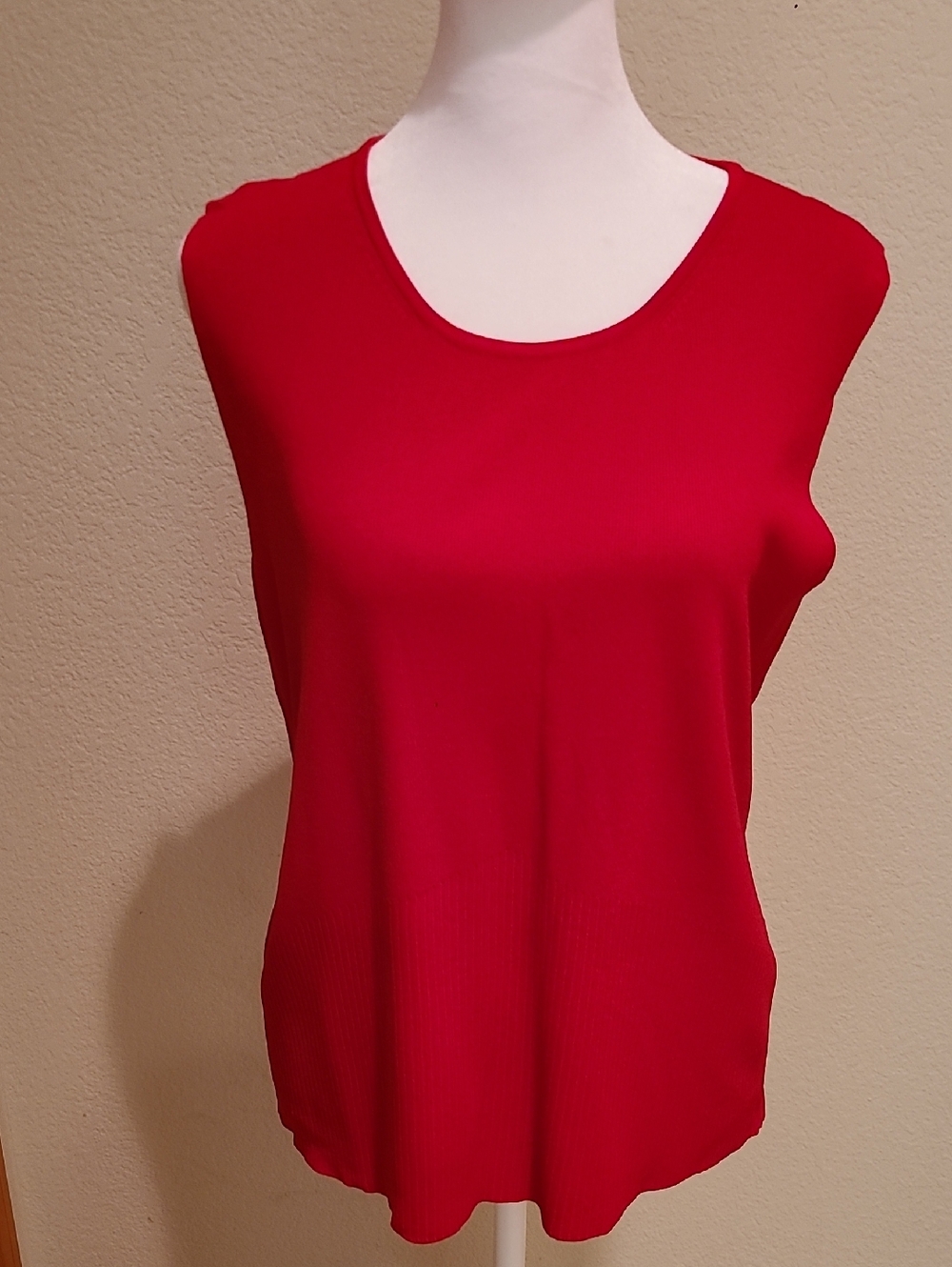 Finity Red Sleeveless Women’s Tank Top Size L
